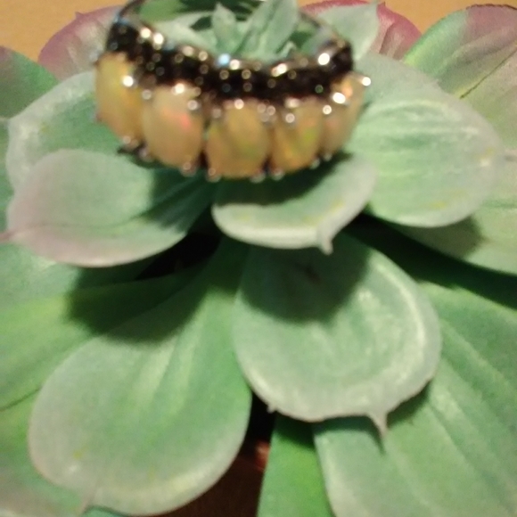 NWOT BEAUTIFUL SIZE 7 RING - Picture 7 of 8